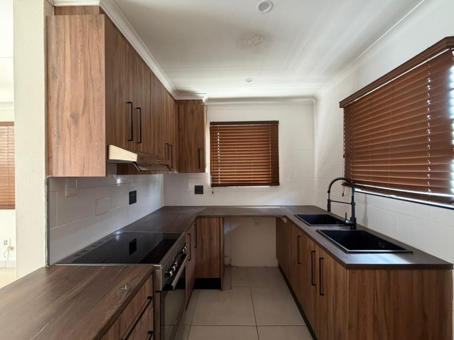 To Let 2 Bedroom Property for Rent in Overbaakens Eastern Cape